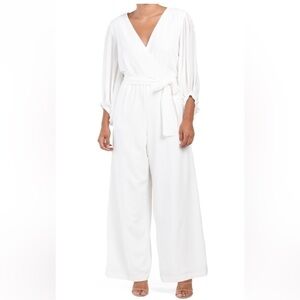 Donna Ricco Long Sleeved White Jumpsuit